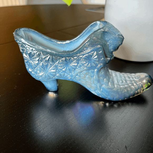 Boyd Crystal Art Glass Daisy Button Cat Slipper Silver Carnival Glass Shoe B285 - Picture 9 of 10